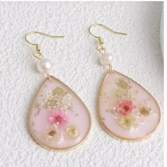 ⭐️❤️FREE Dried Flower Butterfly Tear Water Drop Hipster Classy Chic Hip Earrings - Picture 1 of 4